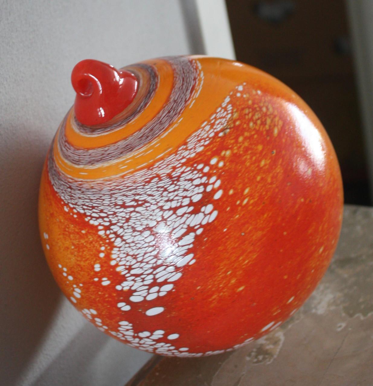 Grote glazen kerstbal wit ornje