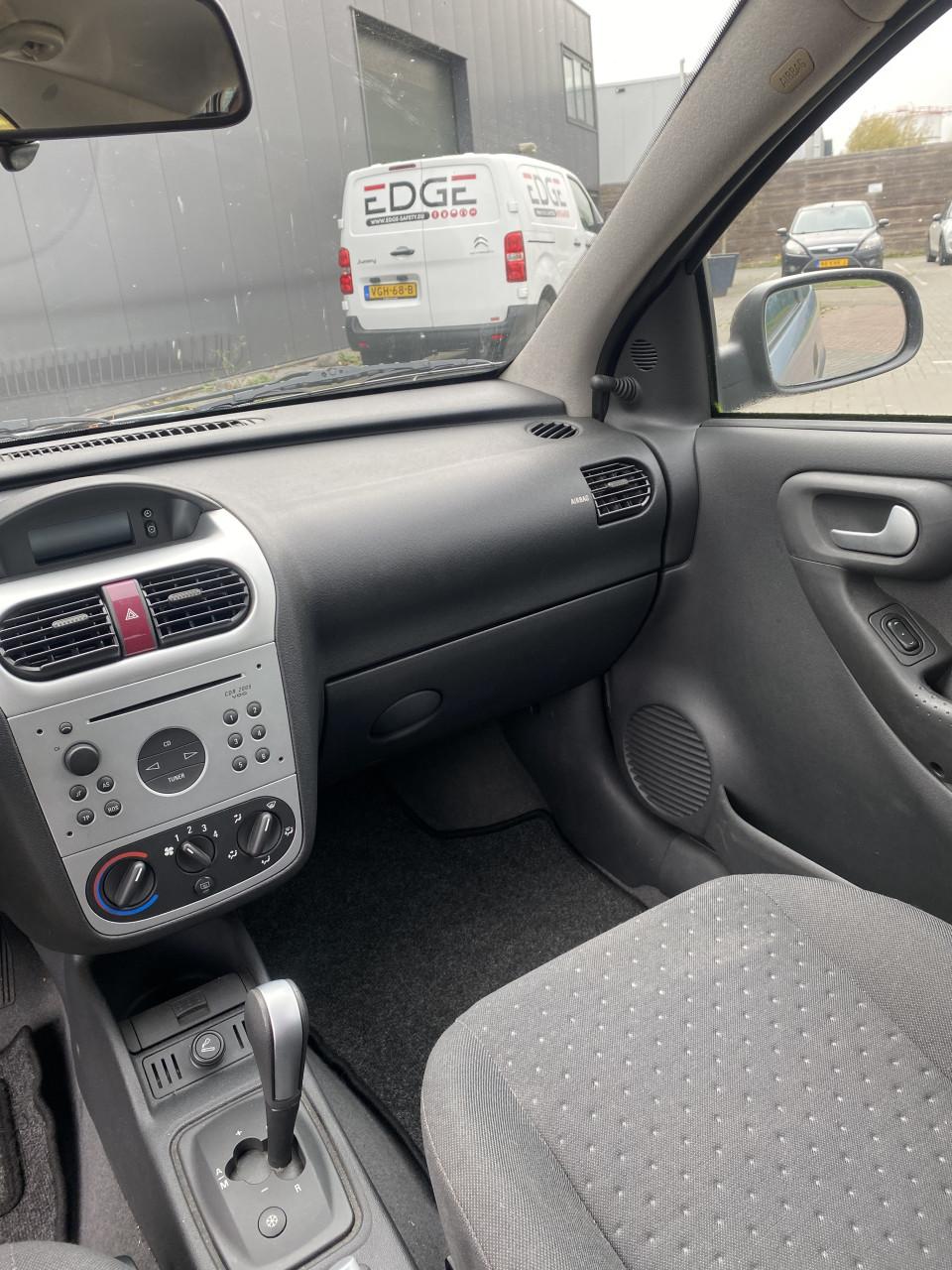 Opel Corsa 1.2 16V 3D Easytronic 2003 Grijs | 65.129 KM NAP | NIEUWE APK!