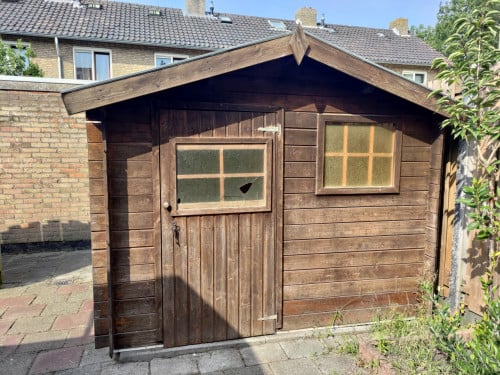 Tuinhuisje met slot en twee sleutels