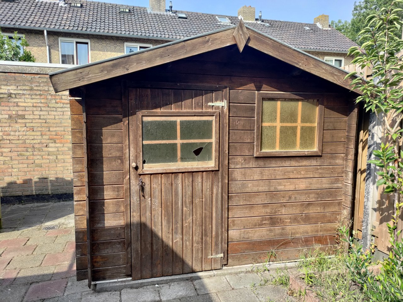 Tuinhuisje met slot en twee sleutels