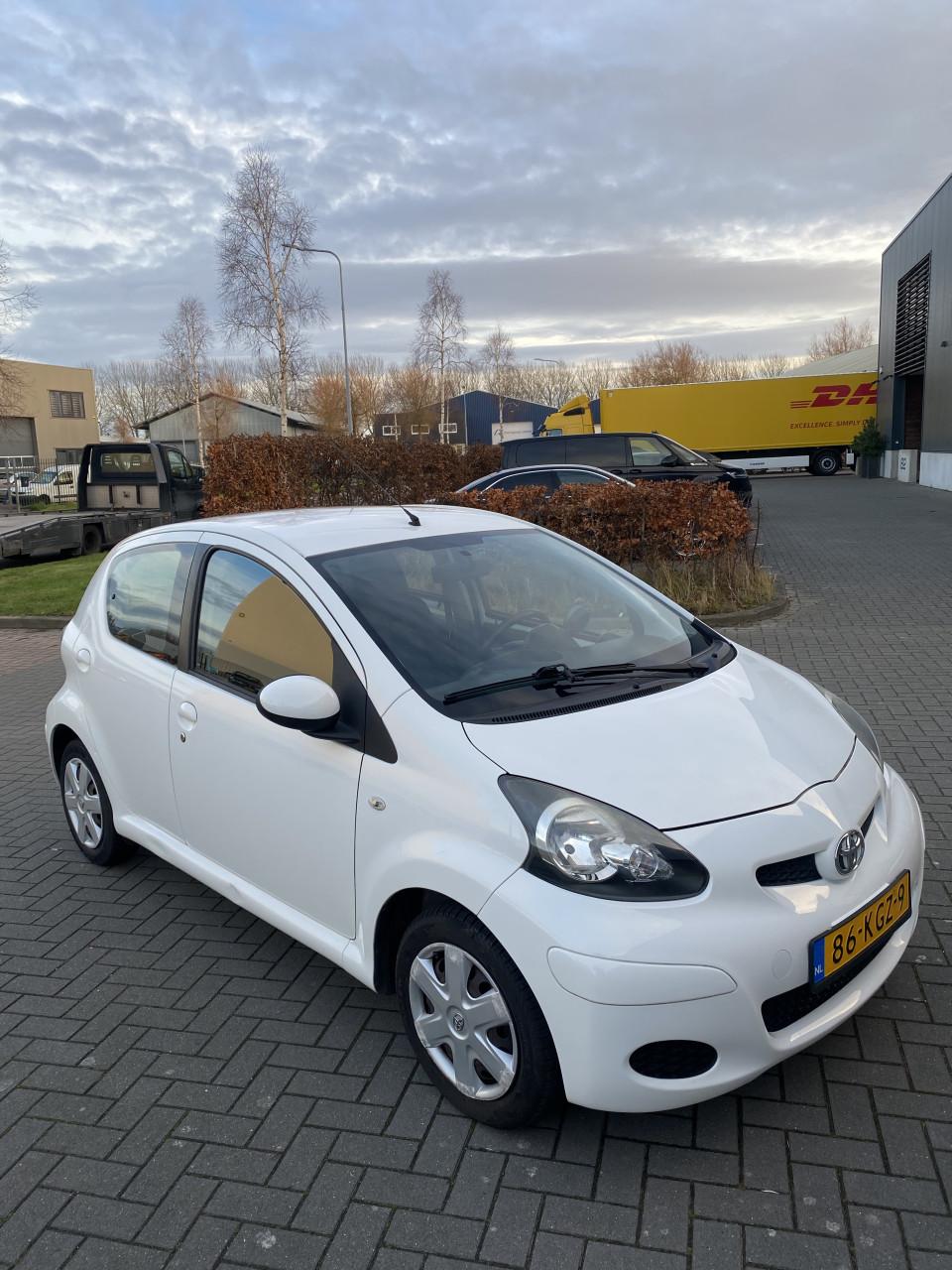 Toyota Aygo 1.0 12V Vvt-i 5DRS 2009 Wit | 140.326 KM NAP | NIEUWE APK!
