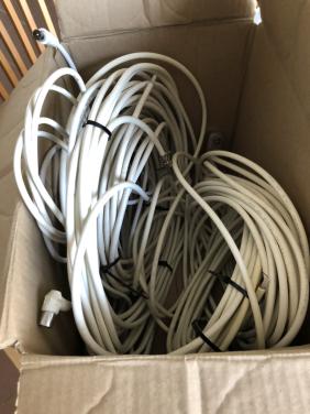 Te koop doos vol T.V. kabel.(z.g.a.n.).