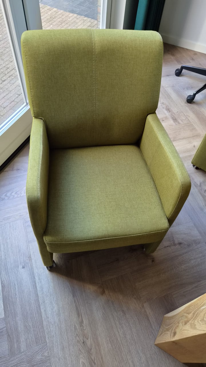 Eiken eetkamertafel met 8 stoelen