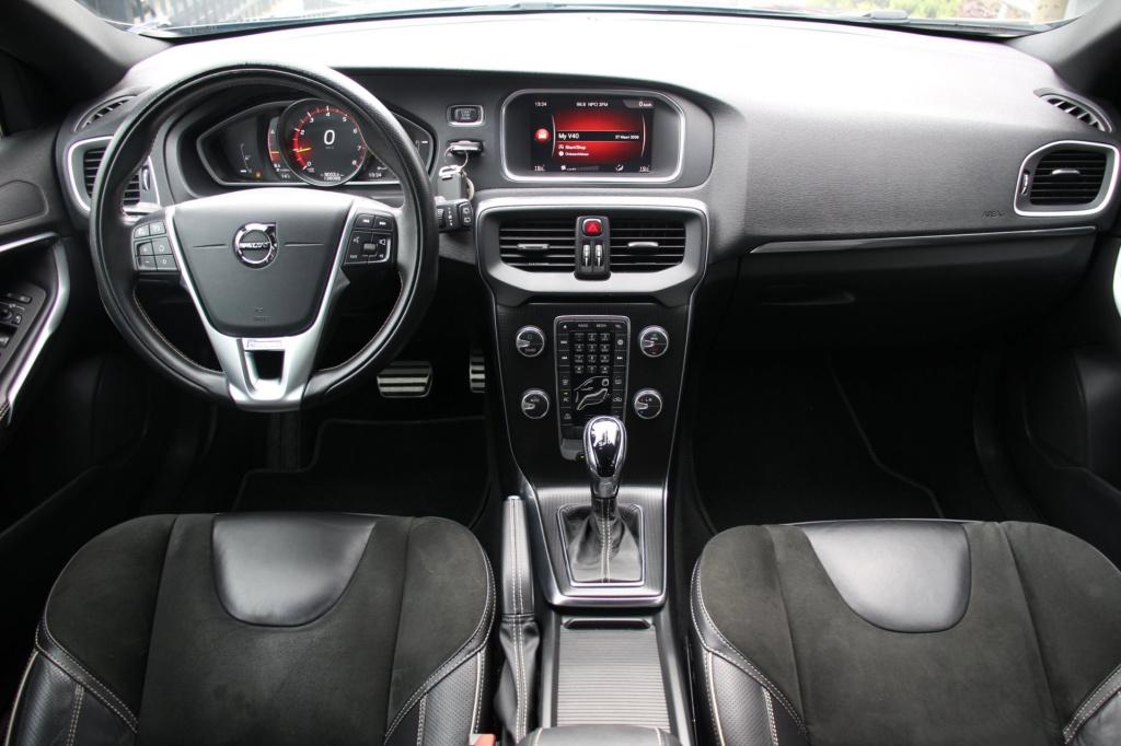 Volvo V40 1.5 t2 r-design automaat - leder/alcantara - led - navi - pdc + c