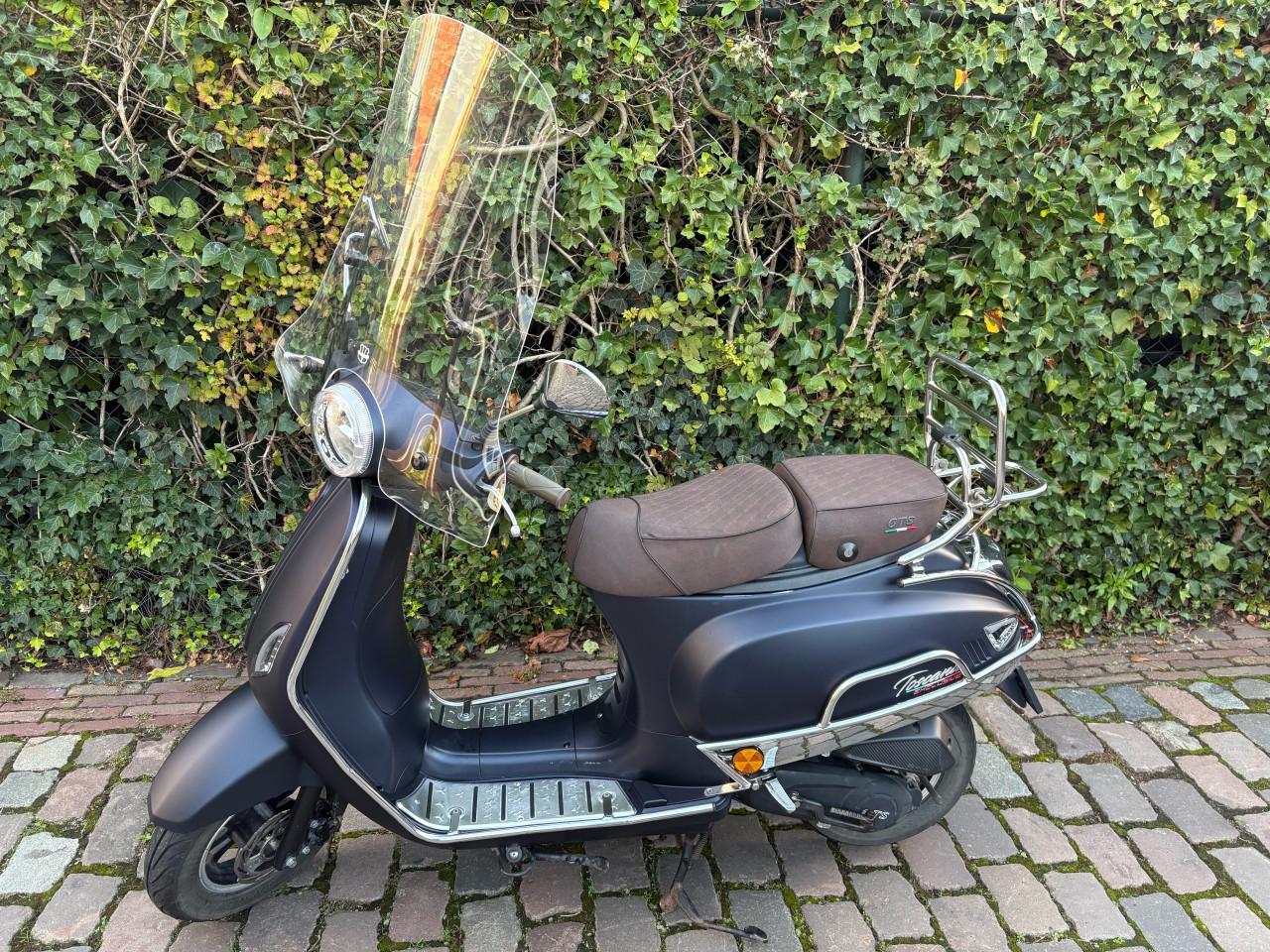 Zeer nette GTS Toscana exclusive scooter (4jr)