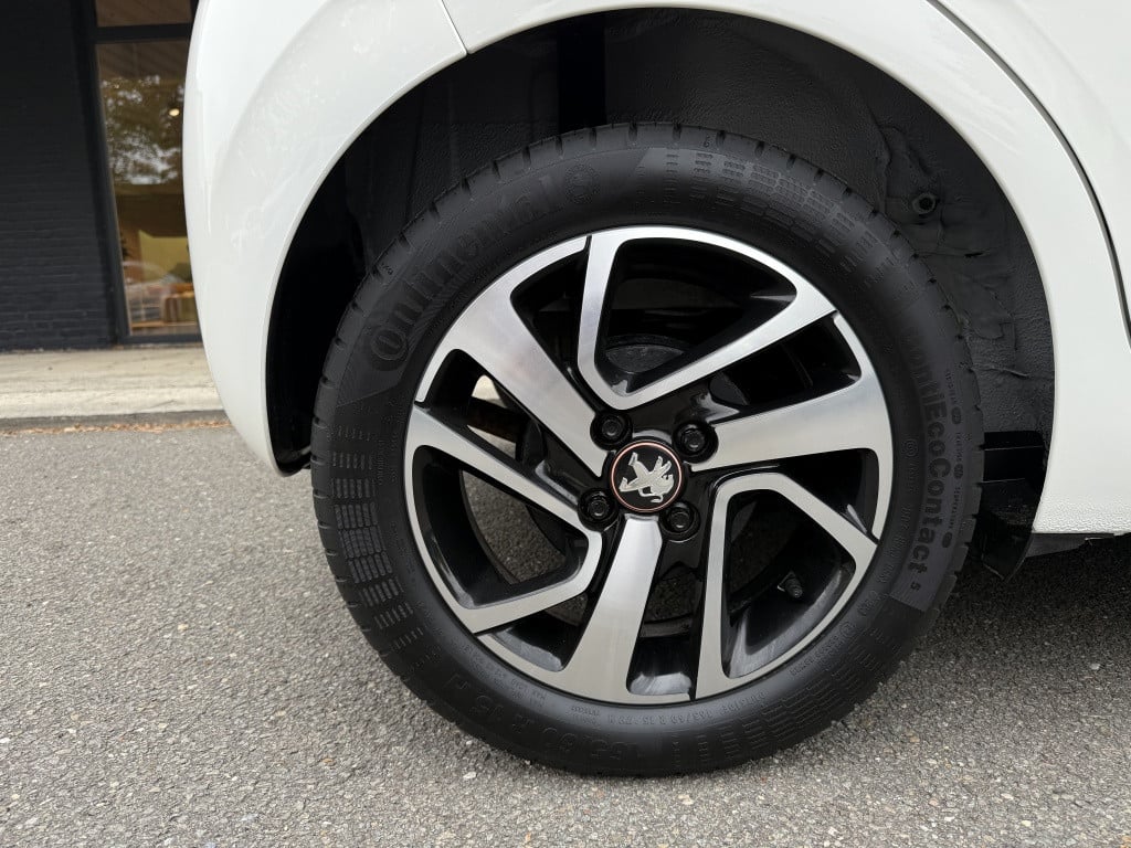 Peugeot 108 1.2 puretech // rolland garros // luxe uitvoering //