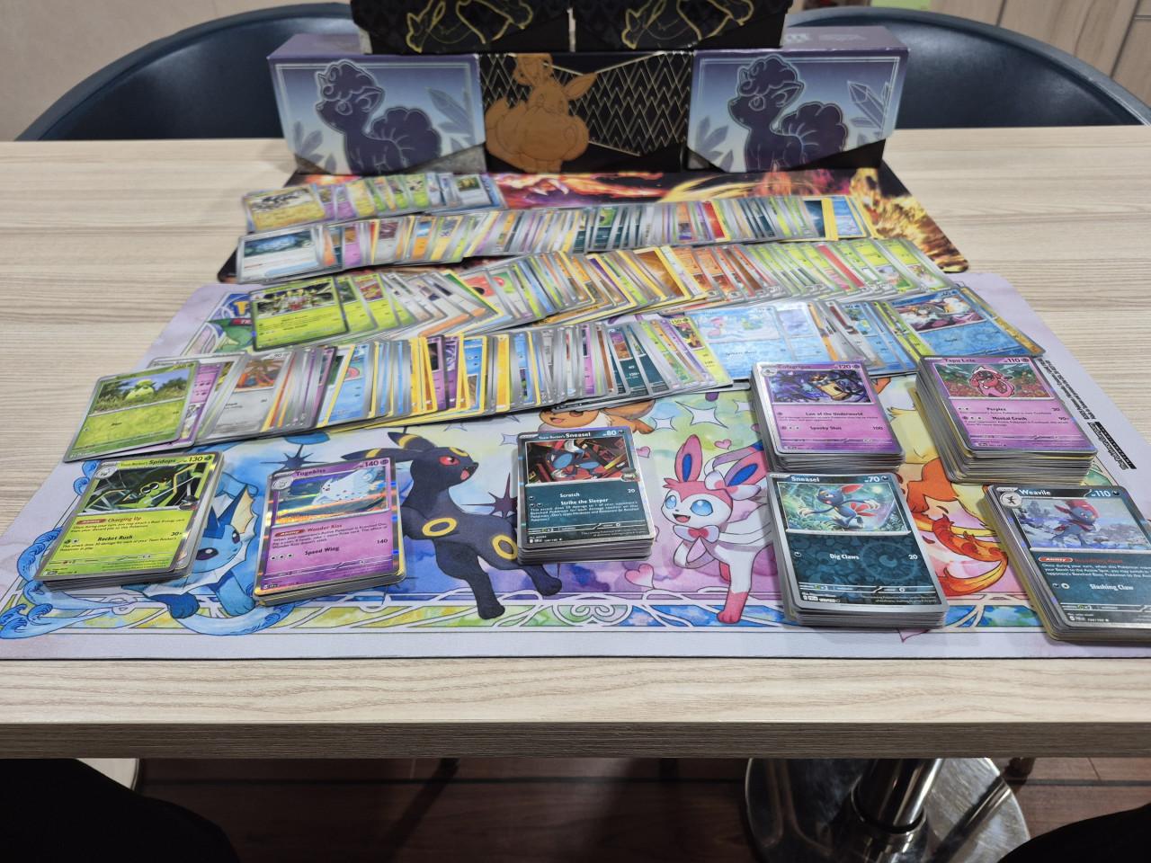 Mooie set van 800+ pokemon kaarten.