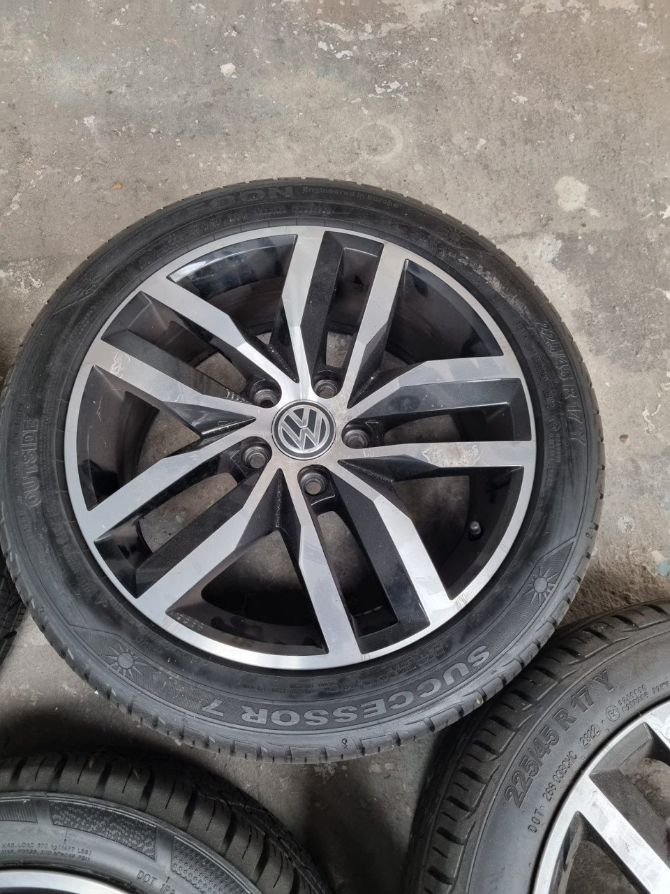 4 Volkswagen velgen met banden 225/45 R17 94V