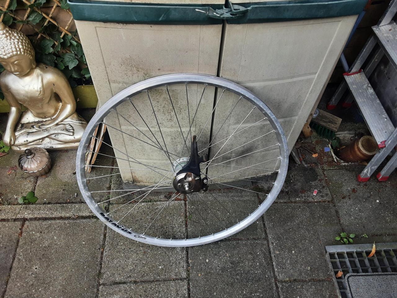 Shimano 28 inch voorwiel, naafdynamo, rollerbrake rem