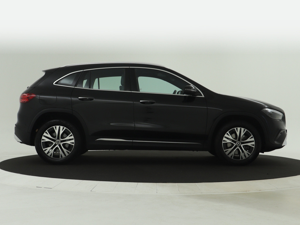 Mercedes-Benz Gla-klasse 250 e face lift plug-in hybride | dodehoek assist 