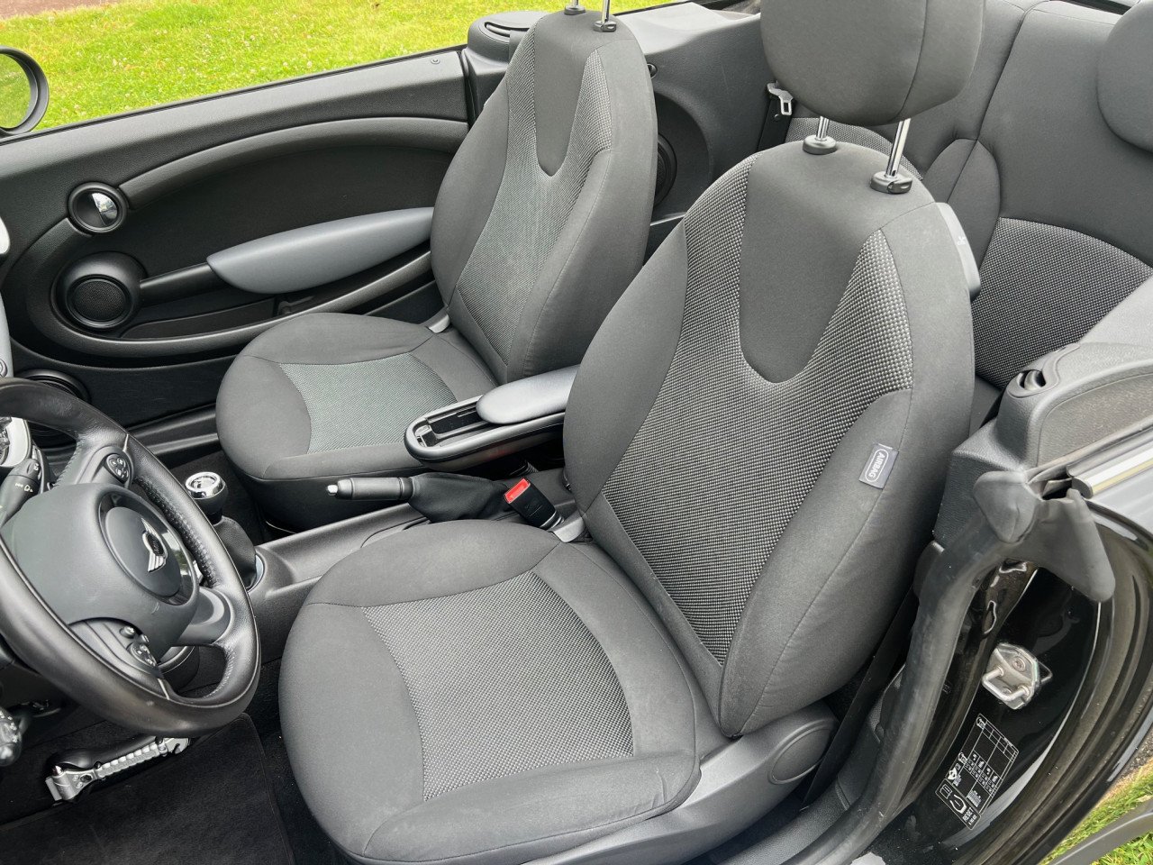 Prachtige Mini One Cabriolet uit 2012 met slechts 114.000 km