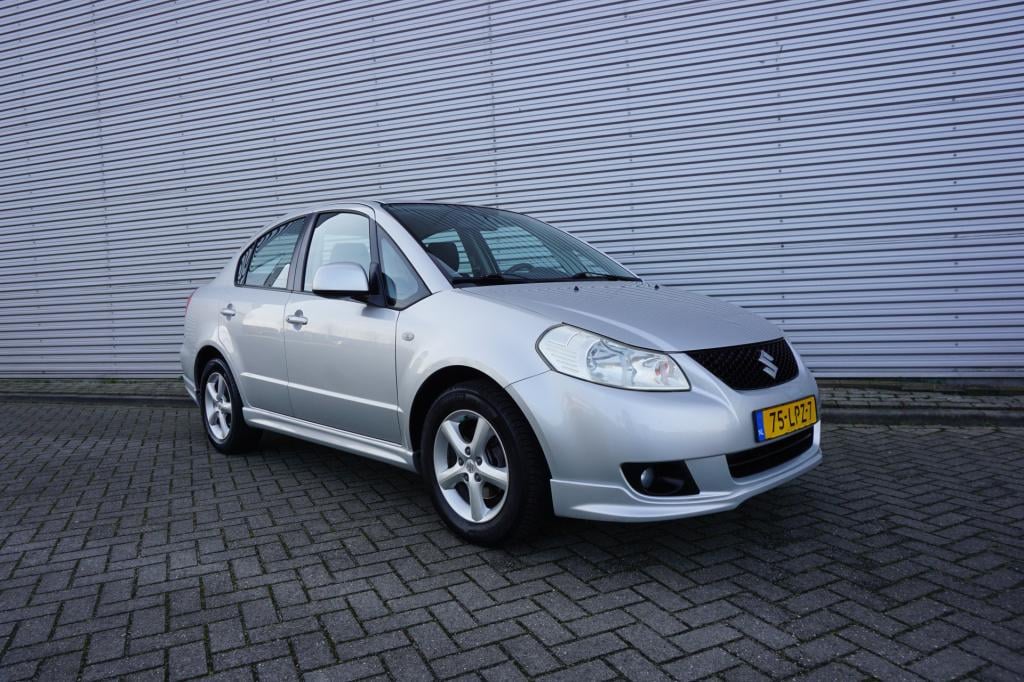 Suzuki Sx4 1.6 exclusive airco / elektr. ramen / trekhaak / lm velgen / nap