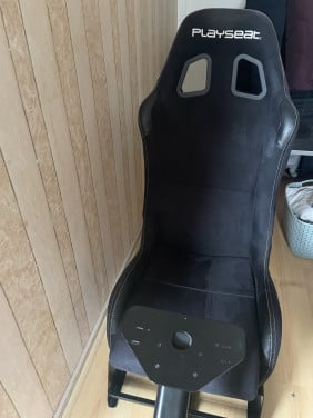 Playseat met race stuur en spel