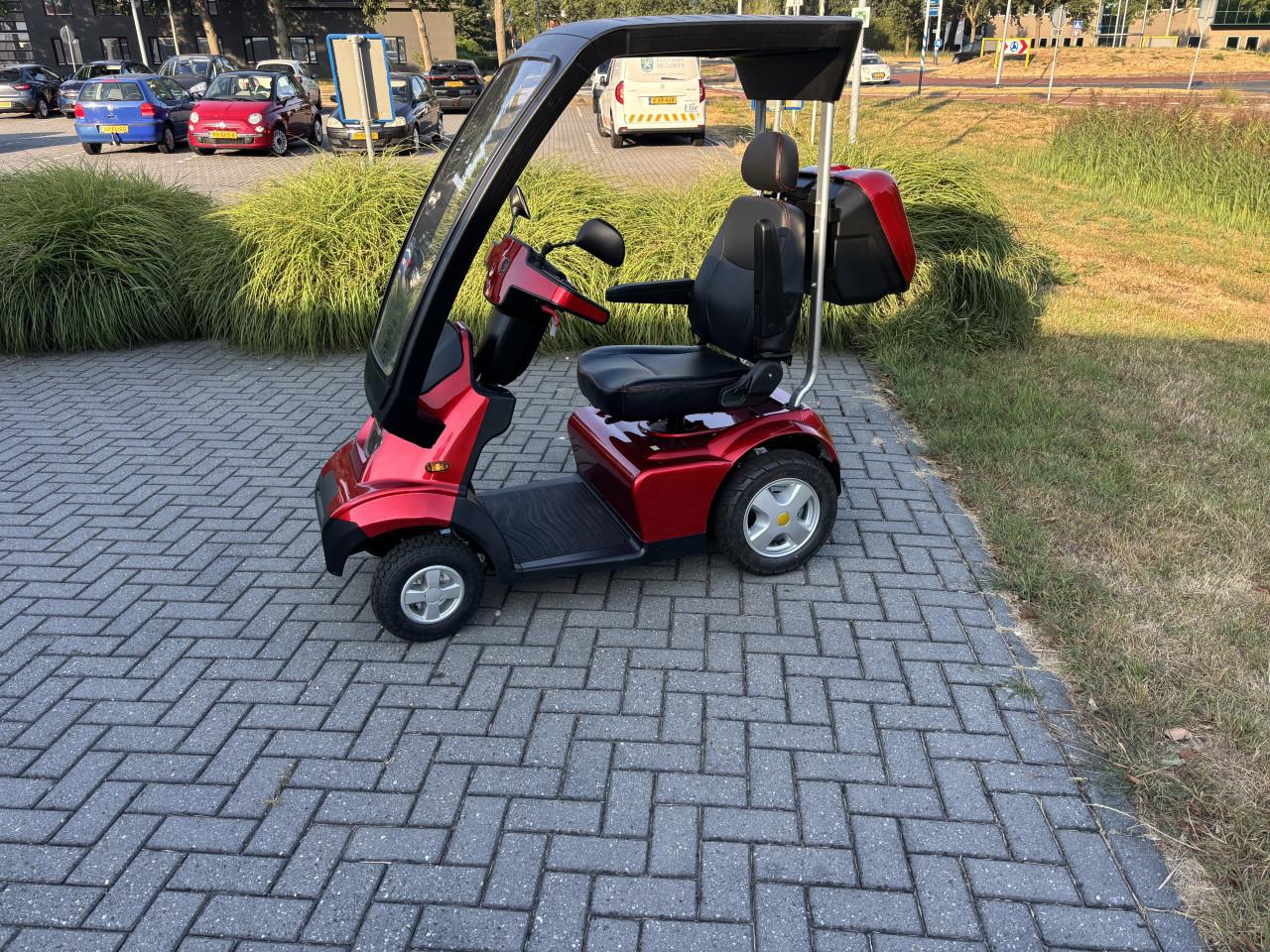 Nieuwe scootmobiel 4 wiel met overkapping