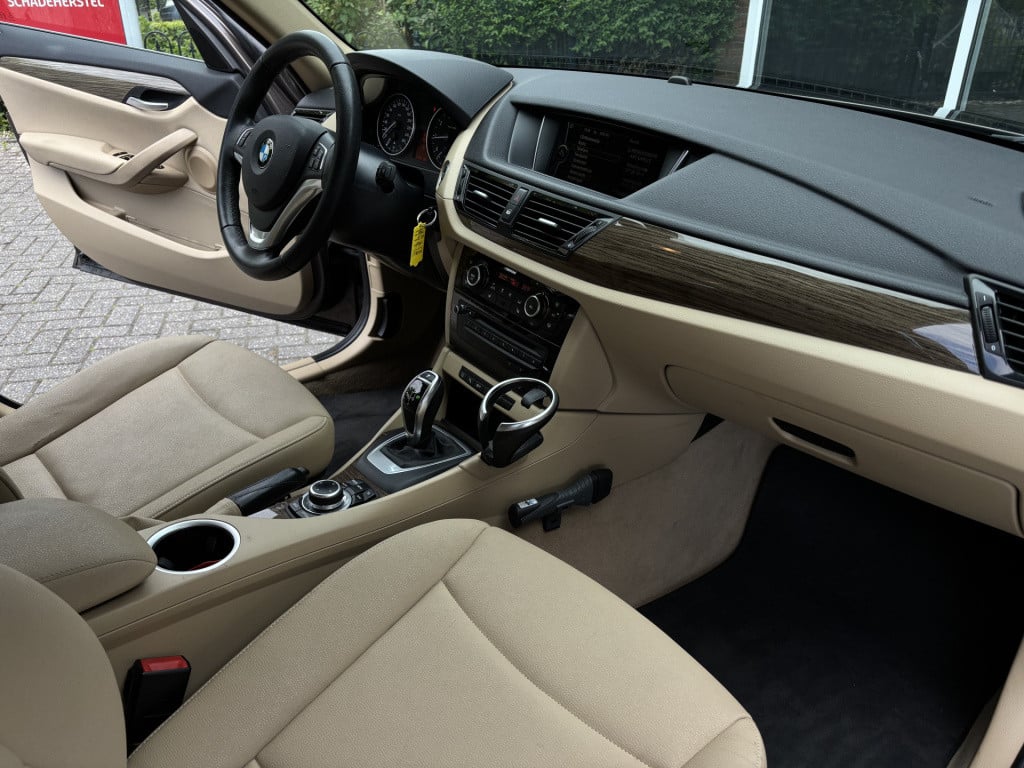 BMW X1 sdrive20i chrome line