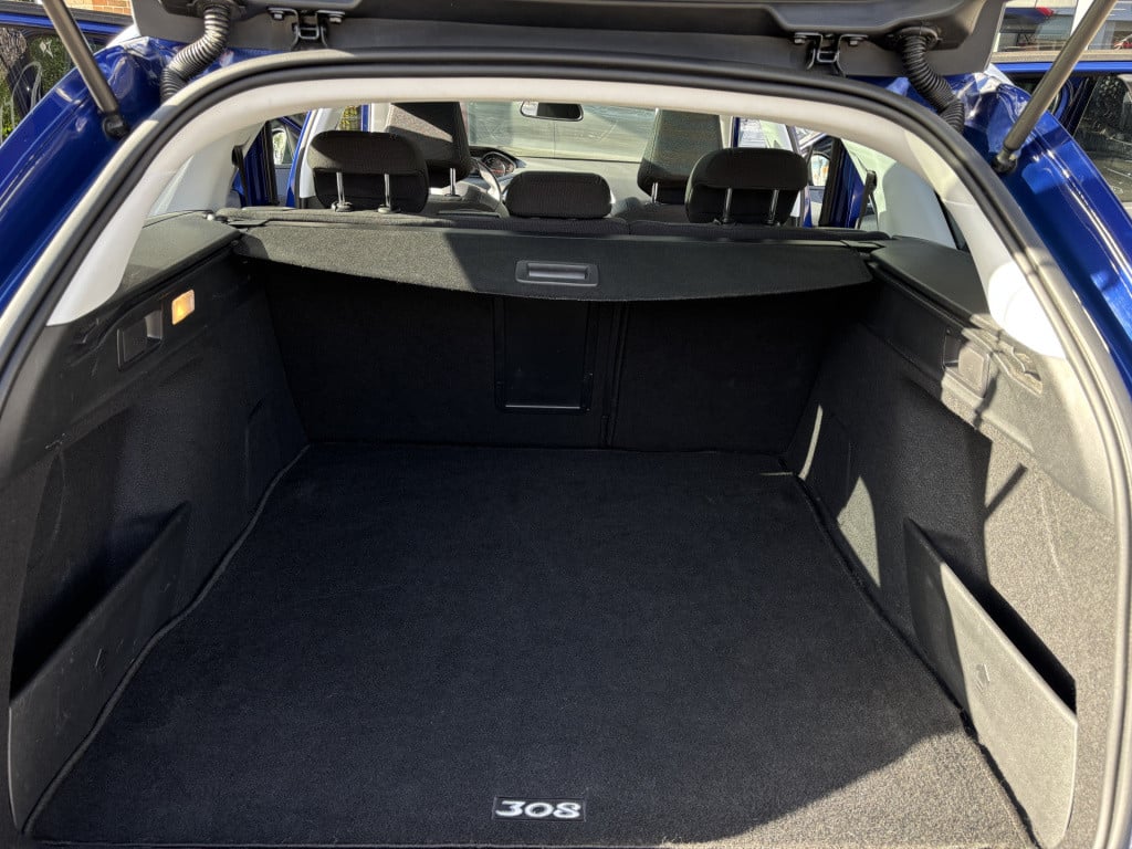 Peugeot 308 sw 1.2 puretech blue lease premium/ panoramadak/ trekhaak
