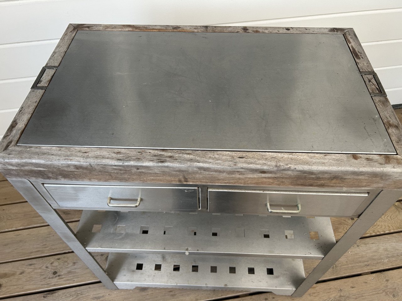 RVS verrijdbare hakblok tafel voor naast de barbecue