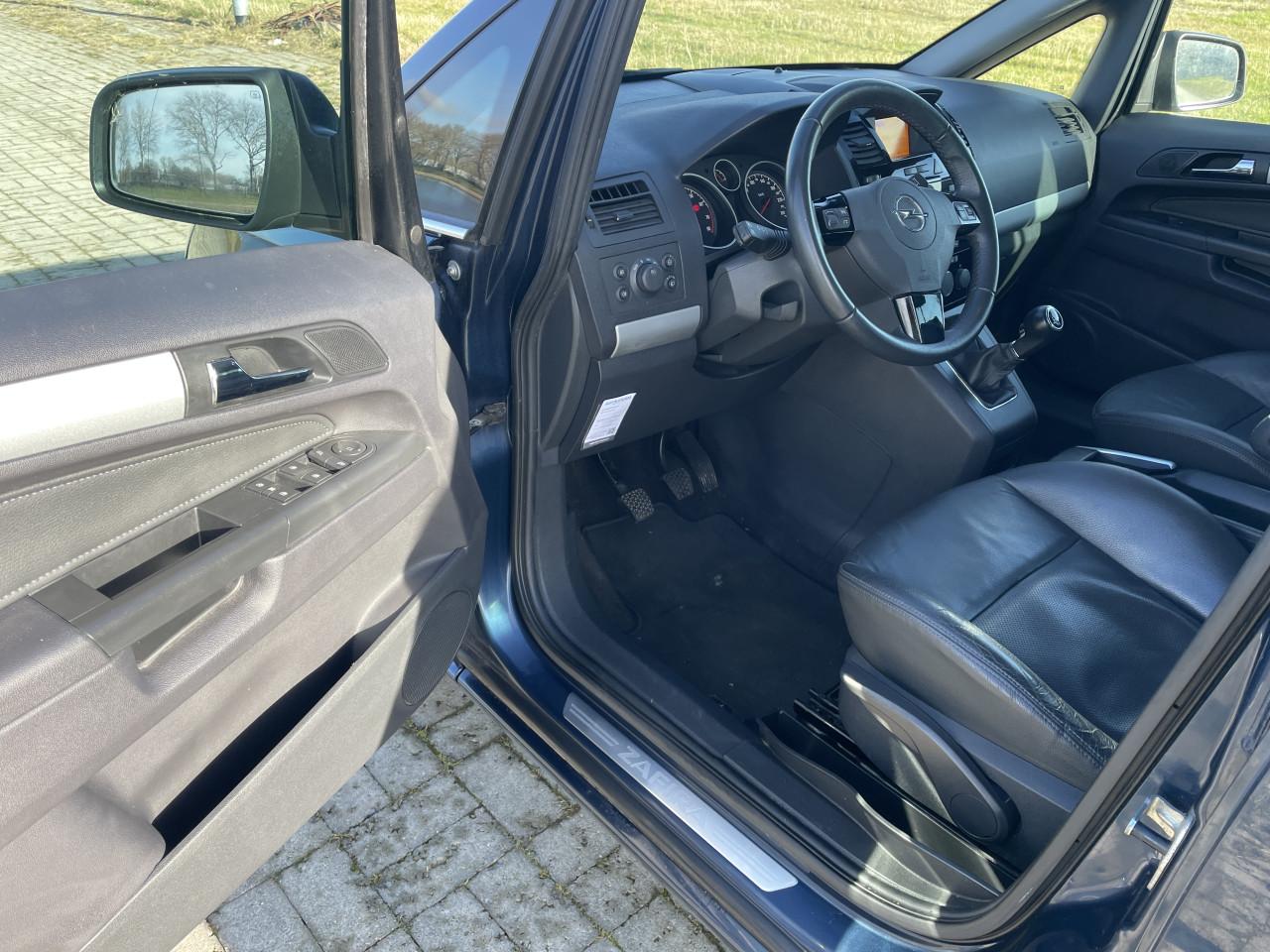 Opel zafira 1.6 cosmo 7 zits