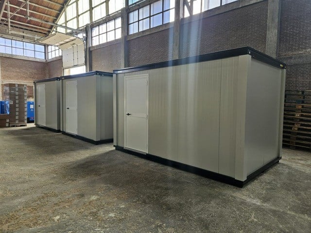 Geïsoleerde unit te koop, raam en deur op iedere gewenste positie
