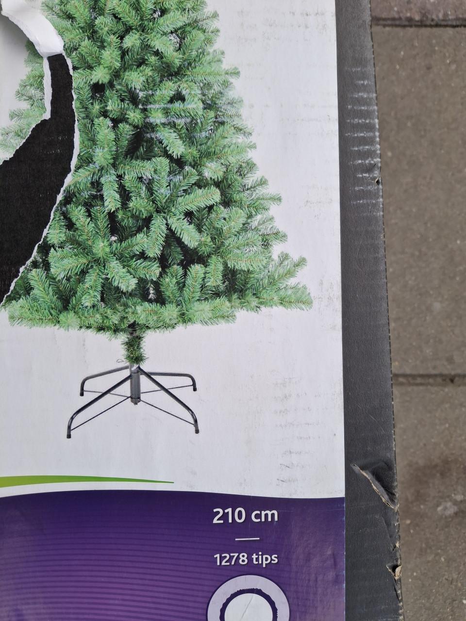 Grote kunstkerstboom