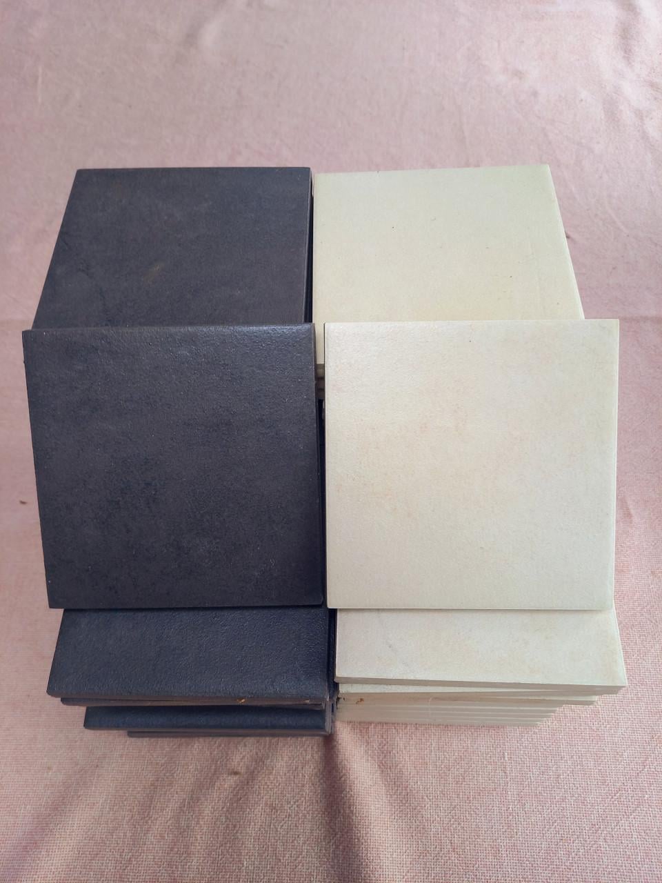 Kleine tegeltjes restant