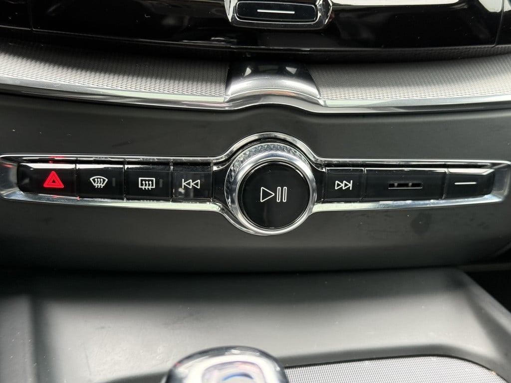 Volvo XC60 t8 390pk recharge r-design| panodak| luchtvering| trekhaak| came