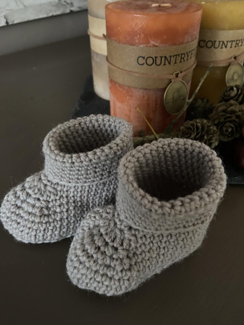 Nieuw: schattig gehaakte babyslofjes