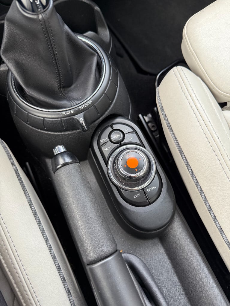 Mini Cooper 1.5 - chili - pano