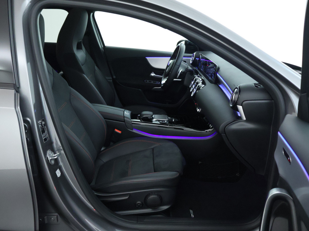 Mercedes-Benz A-Klasse 180 business solution amg | panoramadak | sfeerverli