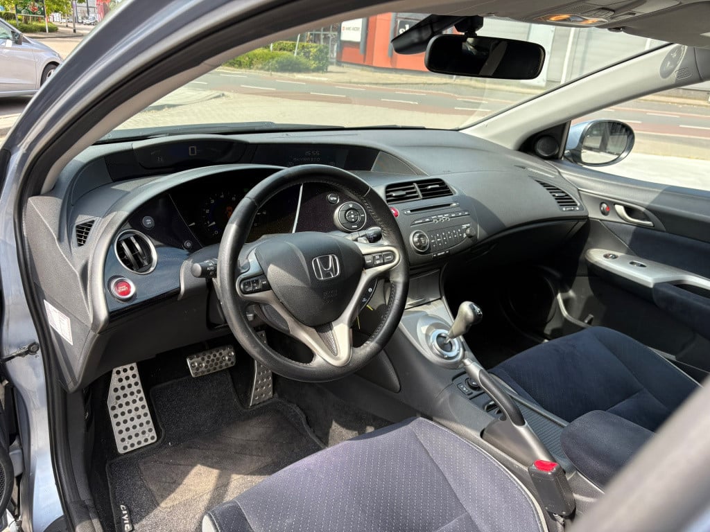 Honda Civic 1.8 executive