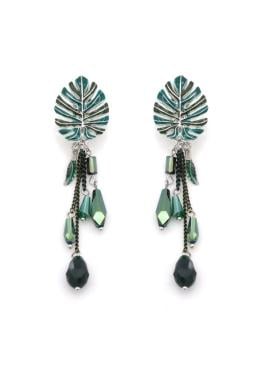 Oorclips met groen blad en kristal hangers aan een kettinkje