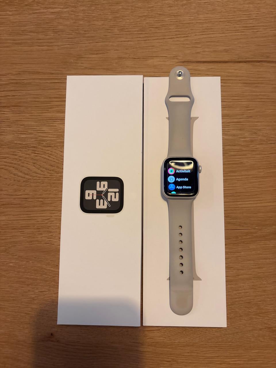 Apple watch SE 40 mm Starlight