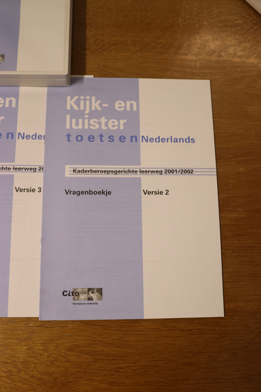 Kijk- en luistertoets Nederland Kaderberoepsgerichte leerweg 2001/2002
