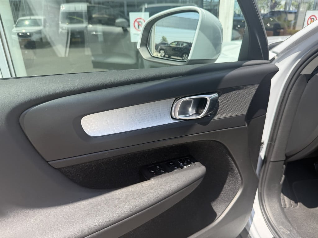 Volvo XC40 1.5 t5 te moment pro