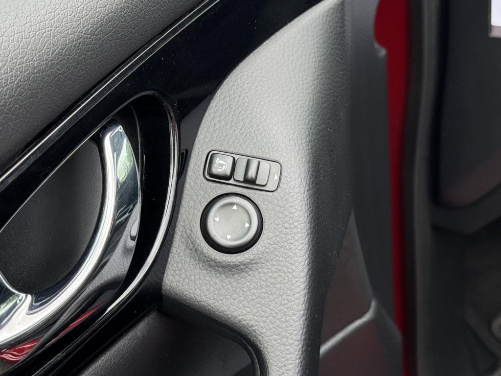 Nissan Qashqai 1.2 tekna | trekhaak | navigatie | leder | 360° camera | sto