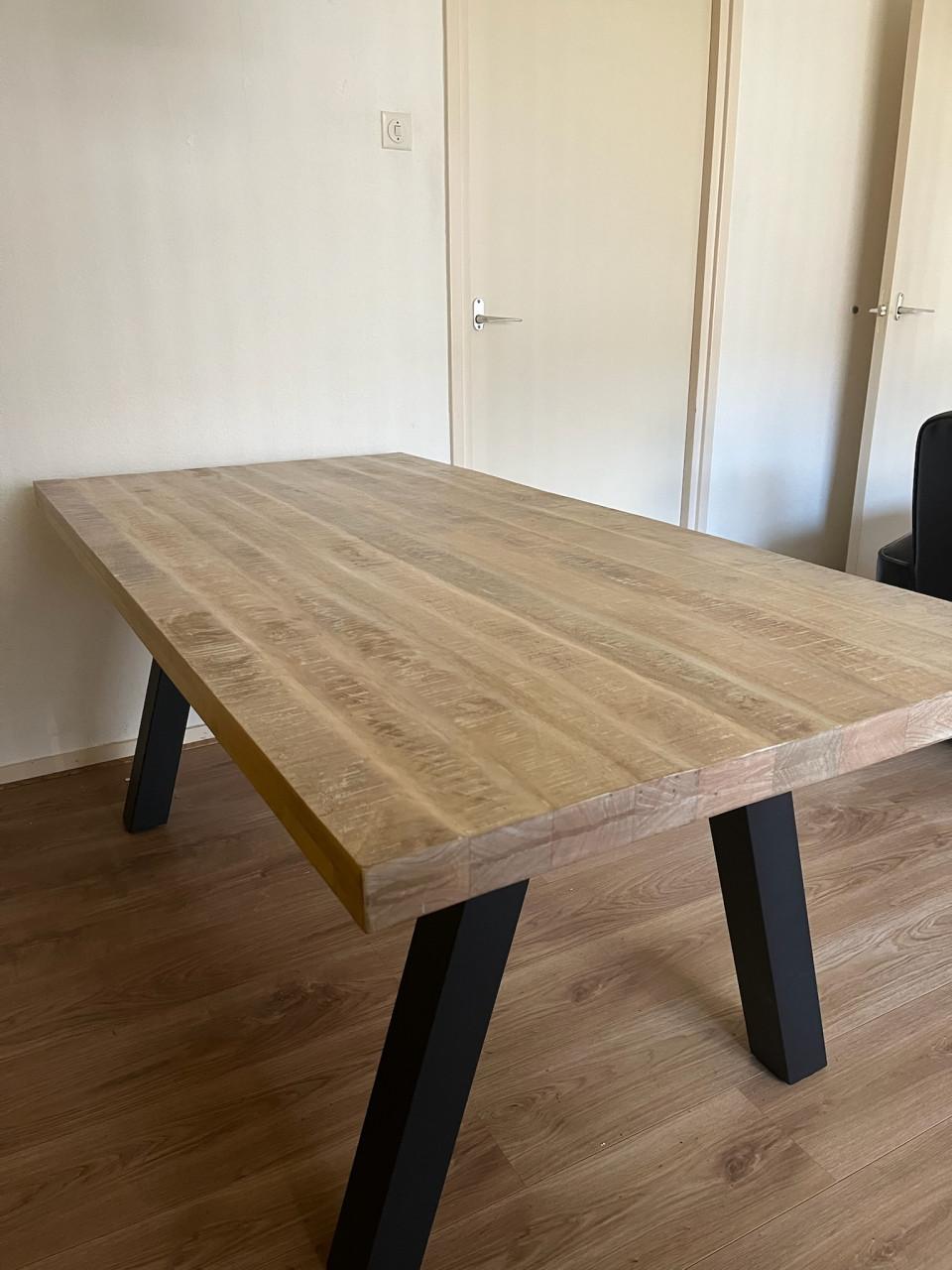 Eettafel mangohout stalen poten