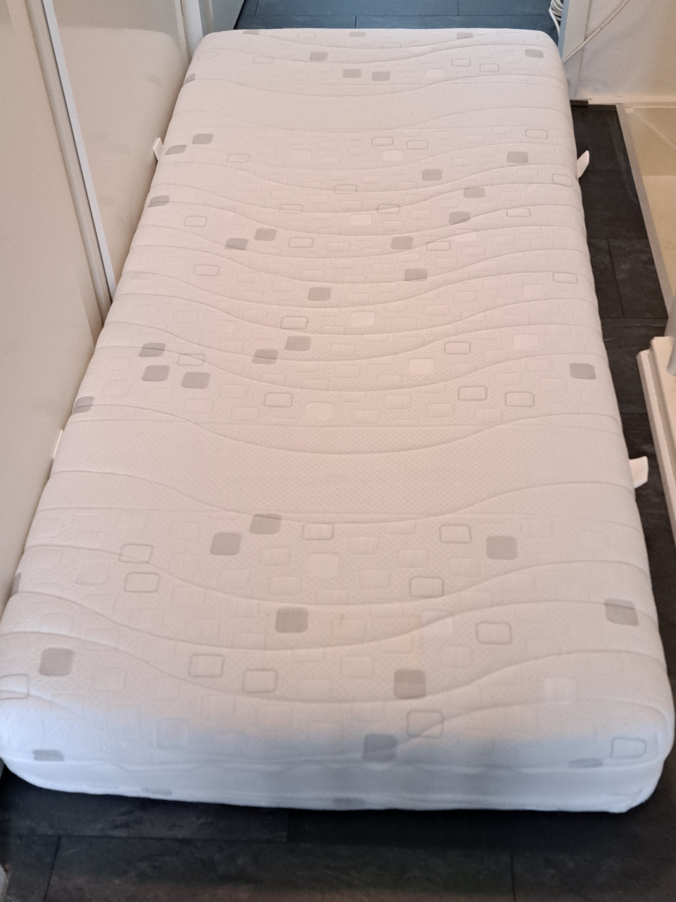 Koudschuimmatras ● 90 x 200 x 20 ● HR40 ● H2 hardheid ● wasbare hoes