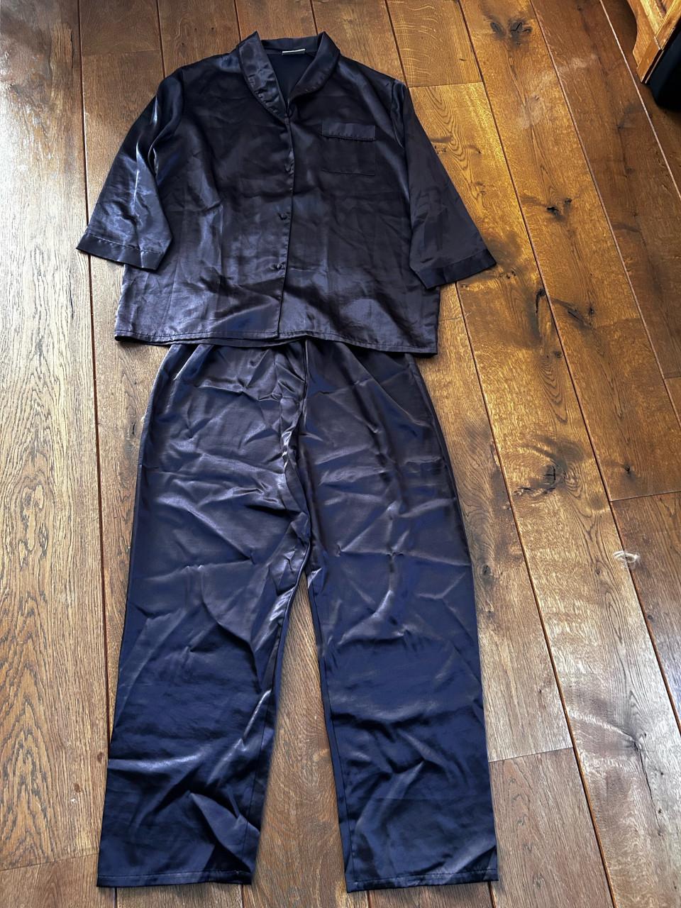 Te koop satijnen pyjama mt L