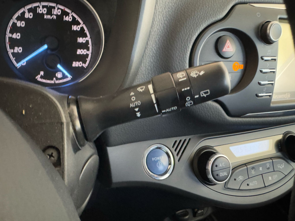 Toyota Yaris 1.5 hybrid y20 exclusive edition