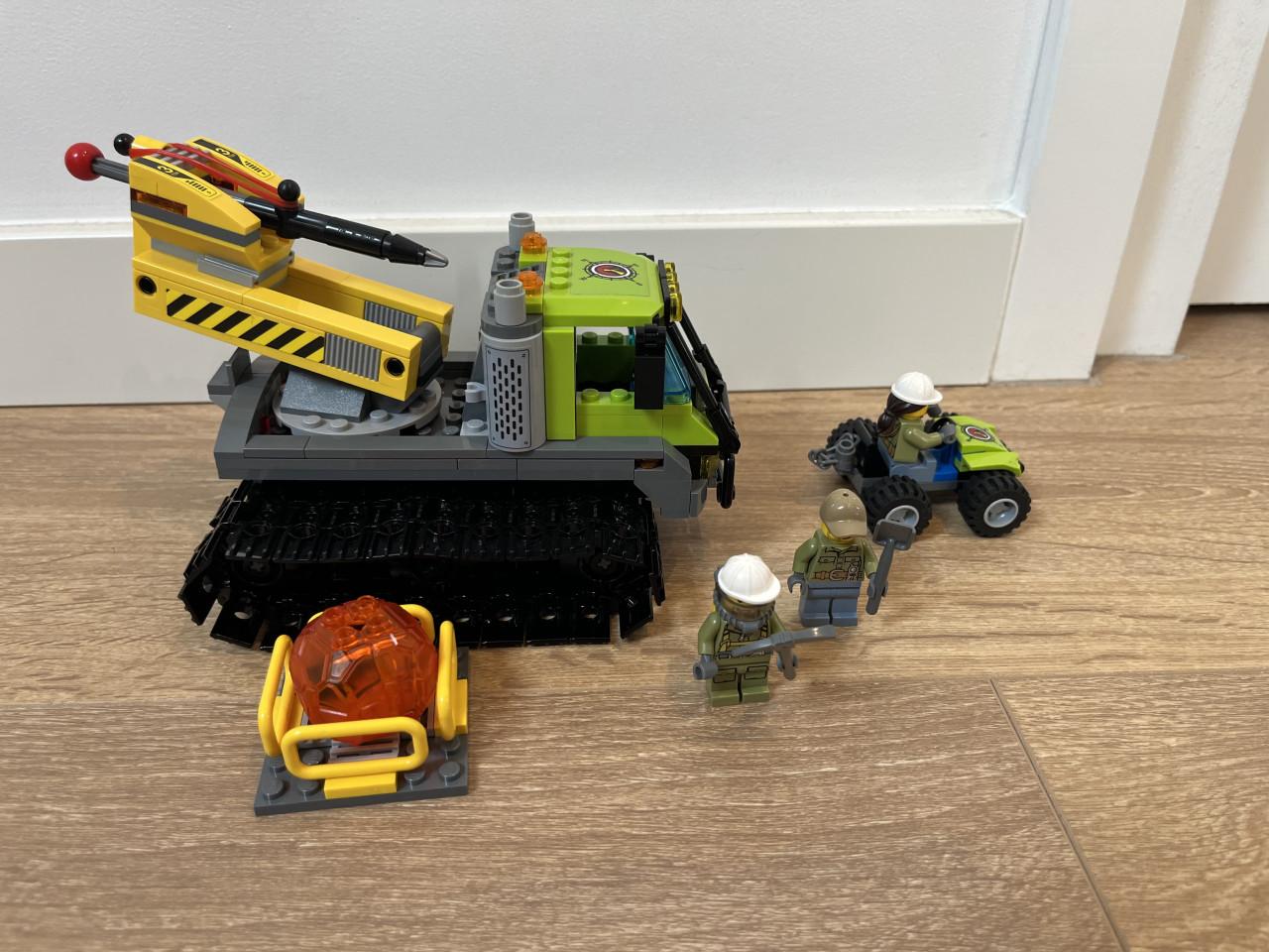 Lego vulkaan crawler