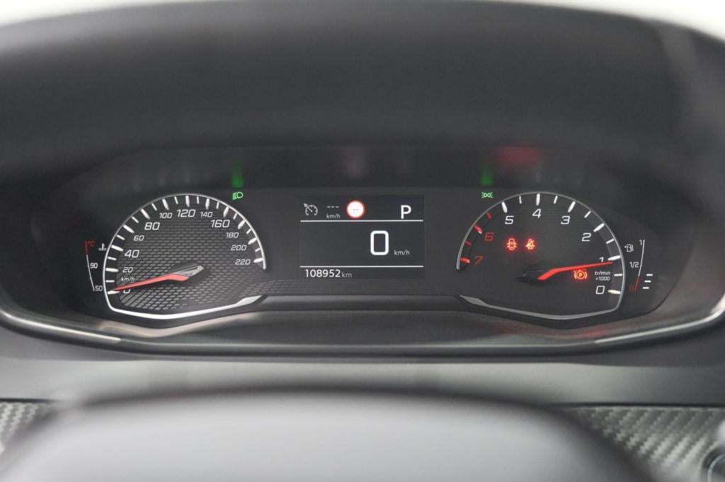 Peugeot 2008 puretech 130 eat8 allure | camera | navigatie | apple carplay 