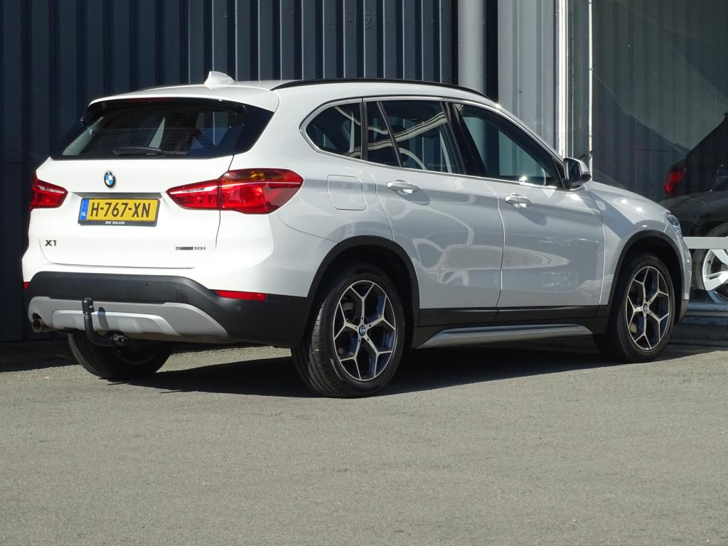 BMW X1 sdrive18i x-line | leder | led