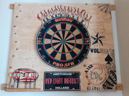 DARTBORD met toe behoren