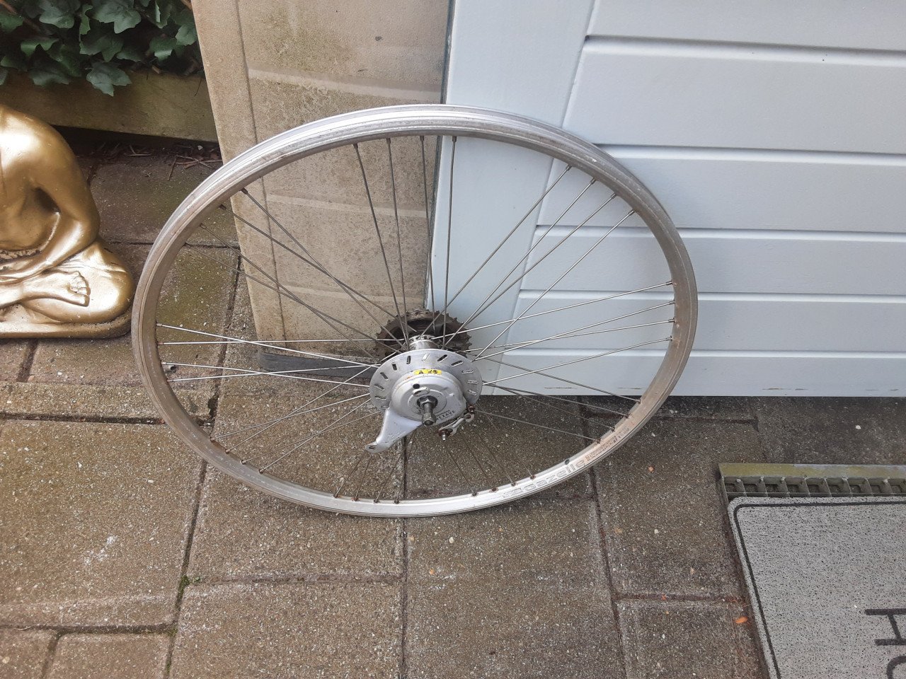 Gazelle 28 inch shimano achterwiel, 8 speed cassette, rollerbrake rem