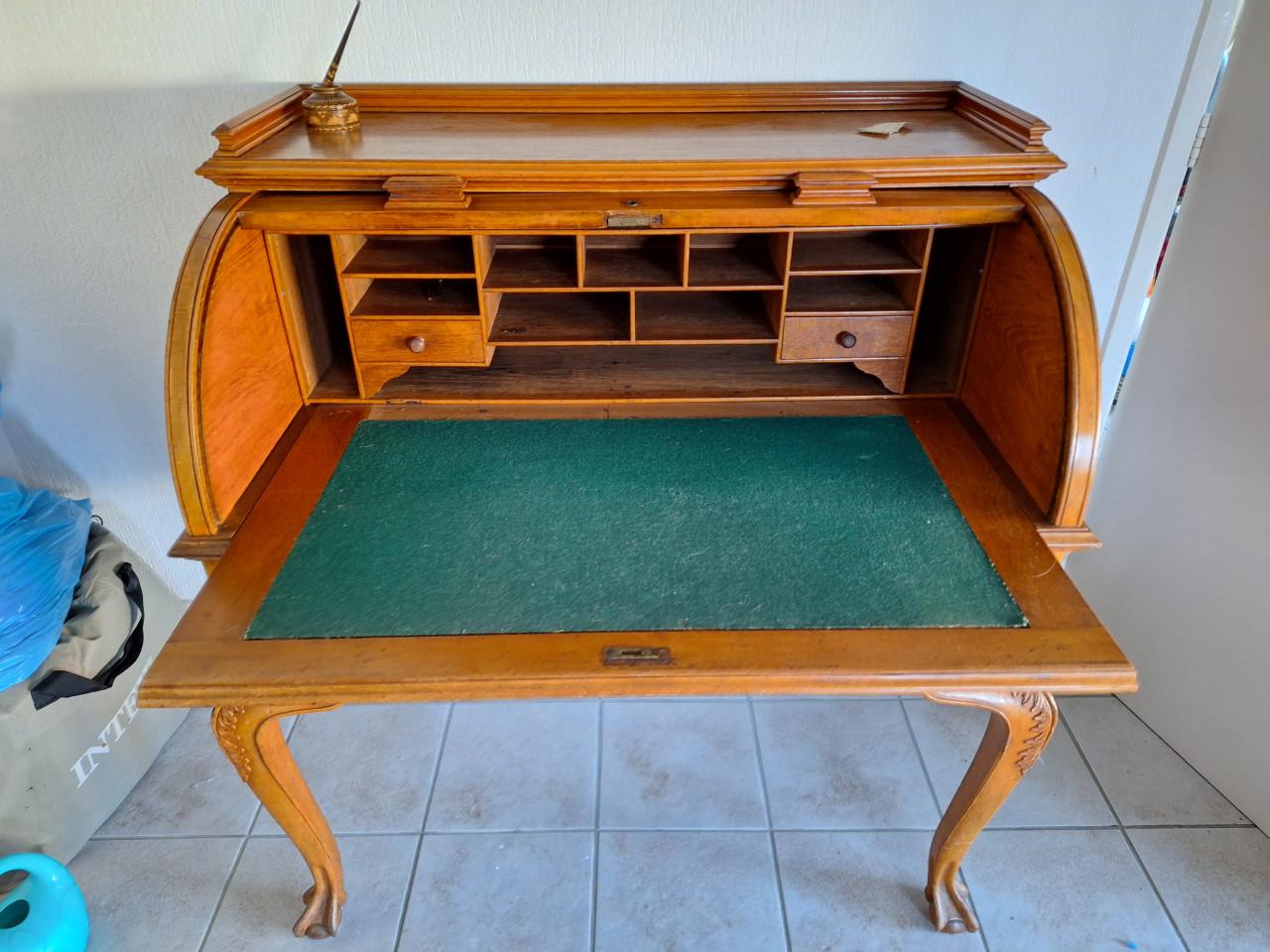 Antiek teakhouten bureau uit voormalig Indië