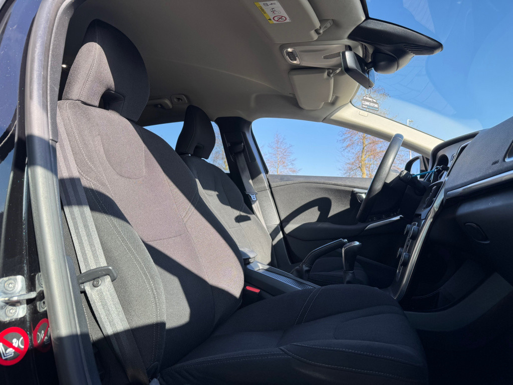 Volvo V40 2.0 t2 you! * cruise control * stoelverwarming * navigatie