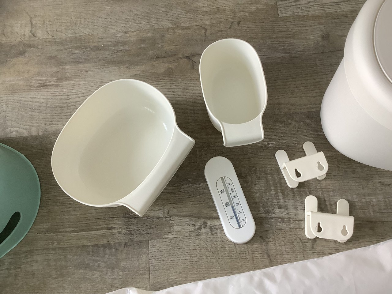 Ikea Commode Set: Mandjes Emmer, Kussen, Potje, Slab, Thermometer, Haken