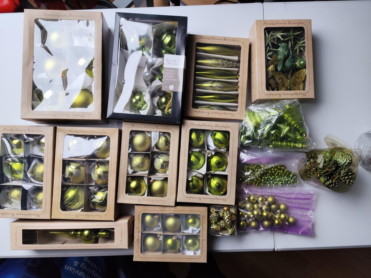 Kerstballen groen partij, incl slingers + nog veel meer