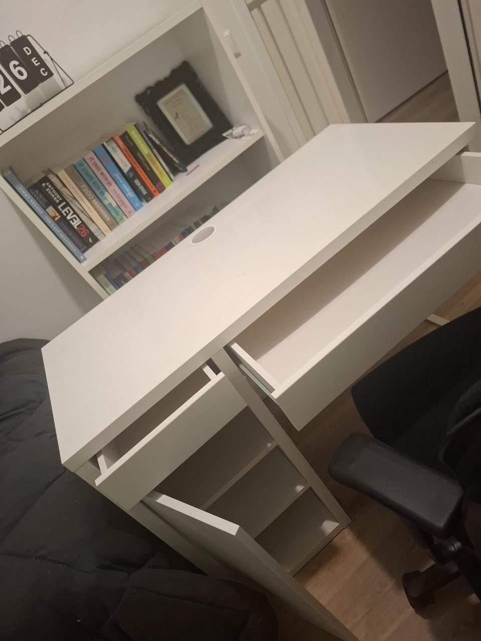 Bureau met bureaustoel