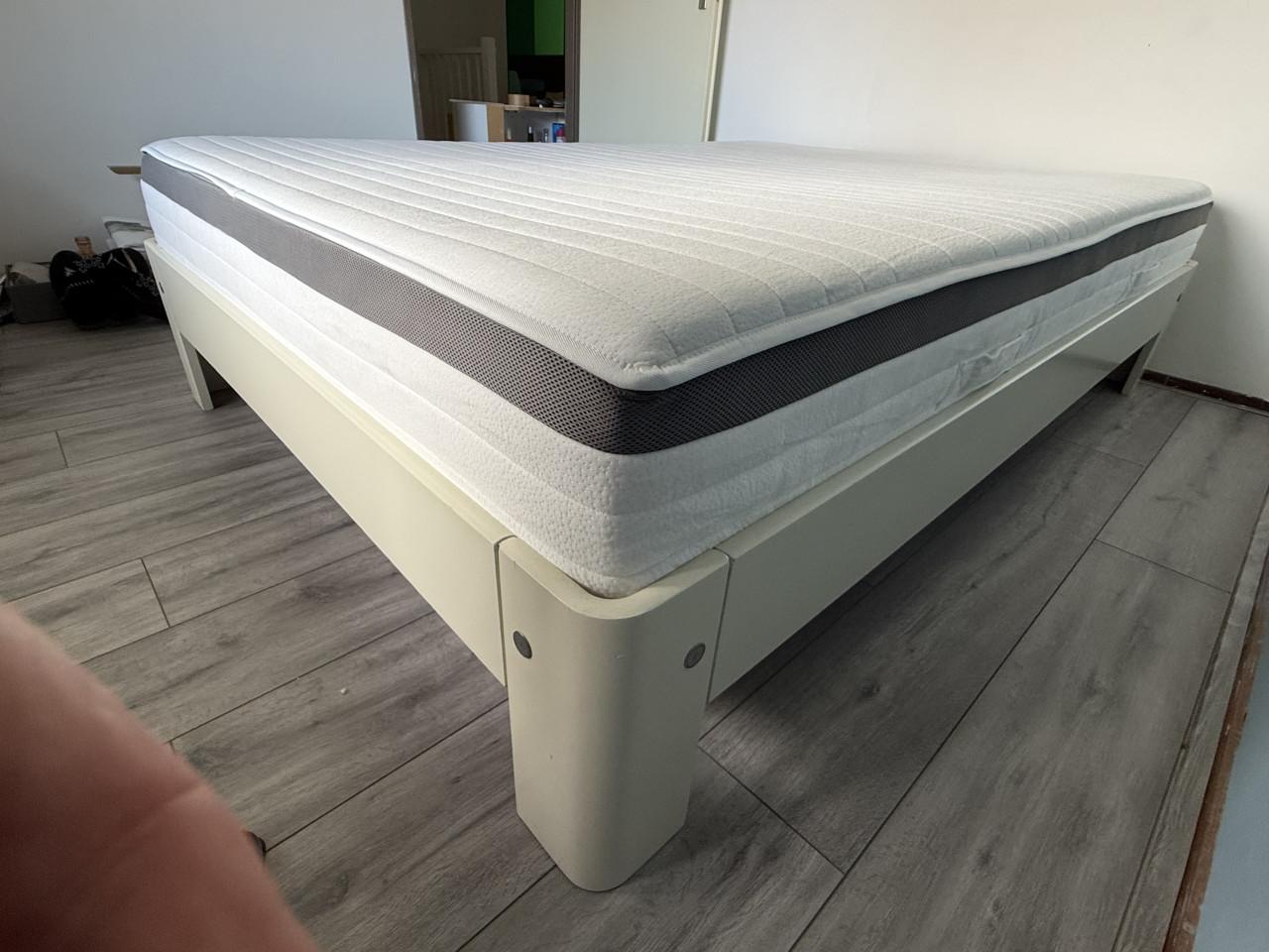 BADENIA TRENDLINE 7-zones pocketveringmatras 1000 (140 x 200 cm, Medium)